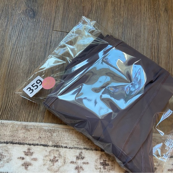 lululemon athletica Women's Leggings Ruched Petal-Hem - Picture 9 of 9